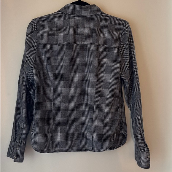 Banana Republic women’s white and Black Plaid Flannel Shirt - Picture 6 of 6